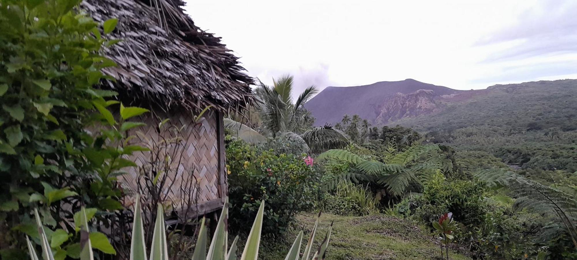 Yasur View Bungalow And Tree House Hotel White Sands Exterior photo